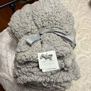 🆕 Lemon Cozy Scarf and Mitten Set 🧤